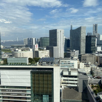 ホテル高層階からの景色。横浜駅すぐ。