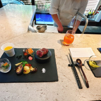 目の前でシェフが調理してくださいました