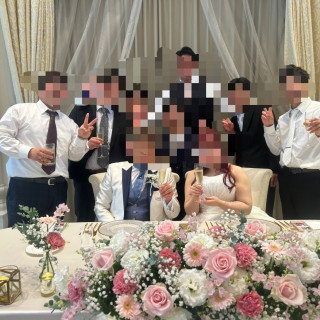 新郎新婦の席での集合写真