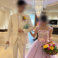 入場扉後方ロビーにある大きなシャンデリアが綺麗です