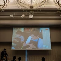 端っこの席の方が少し見にくかった様です