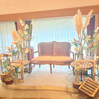 ソファー席にして、ドレスがよく見えるようにしました