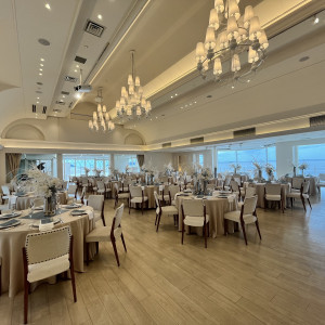 白基調の大きな会場|753324さんのOCEAN&RESORT MARIZON(オーシャン＆リゾート マリゾン)の写真(2466212)