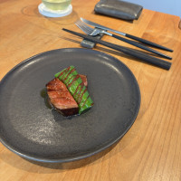 お肉がとても柔らかく、添えてあるソースとの相性がバッチリ！