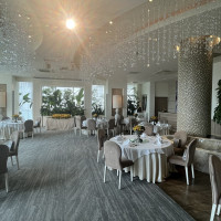 海をテーマにした明るい会場