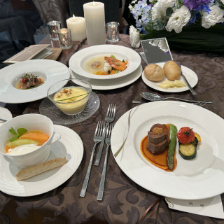 新郎新婦の料理