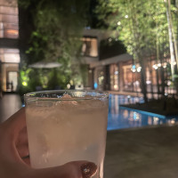 ゲストの待合室ロビー。夜も綺麗です。