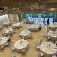 天井がオシャレな披露宴会場