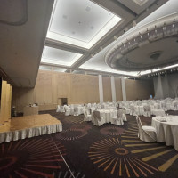 披露宴会場の最後の親族の挨拶の舞台です。