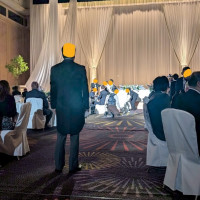 会場中央から高砂席に向かって撮られた写真です。