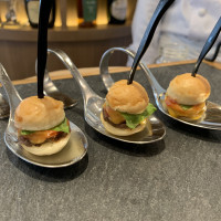 待ち時間にゲストが食べられる軽食の試食