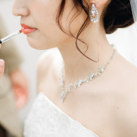 ピアス、ネックレス、ヘアアクセサリーは借りることができます