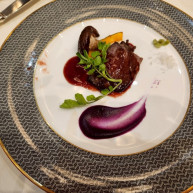 メインのお肉料理です