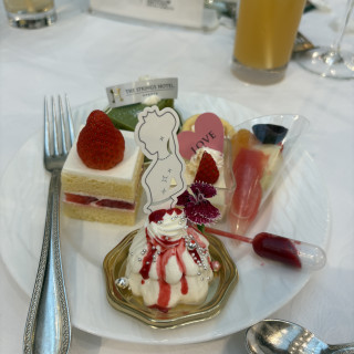 デザートビュッフェで取ったケーキです。