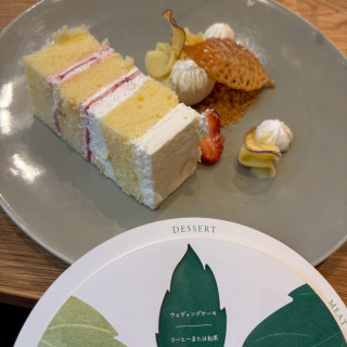 デザートのウェディングケーキ