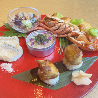 ここの試食はワンプレートを二人で分けて食べるようです。