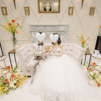 後ろの鏡にシャンデリアが写りこみ綺麗です。