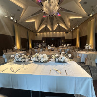 披露宴会場瀬戸内、天井高が良かったです。