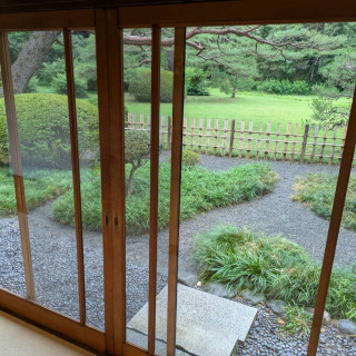 縁側からお庭が見れます、晴れていたら外でみんなで写真を撮れる