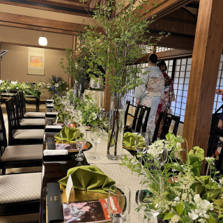 6月なのでツツジをドンとおきました
緑と白で涼しげに