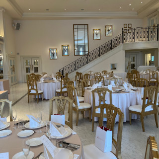 階段からの登場も出来ます。