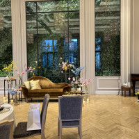 ソファタイプもできます。バックのグリーンが良い雰囲気です。