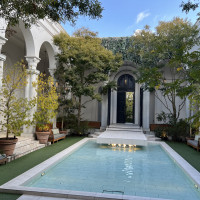 中庭にプールがありました。