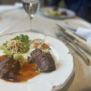 肉料理(2種類の食べ比べ)|753901さんの南蔵王・聖ペトロ教会の写真(2469386)