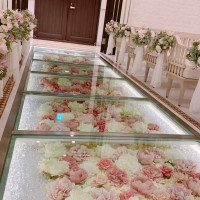 お花のバージンロード、花言葉の意味も素敵でした。
