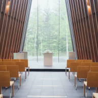 天井の高いチャペル