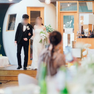 披露宴入場
卵をモチーフにした可愛らしい内装です