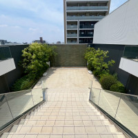 大階段下から