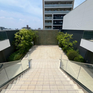 大階段下から|754087さんのアルカンシエル luxe mariage 名古屋（アルカンシエルグループ）の写真(2470558)