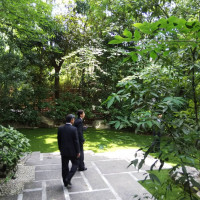 一階披露宴会場からガーデンへ向う所(6月中旬12時頃撮影