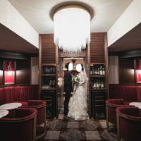 式場内のバーで撮影