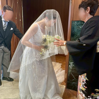 背の高い新婦なので両親にベールダウンを頼みました