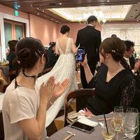 103人のゲストが入っても新郎新婦が通れる広さ！