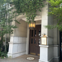 入り口からクラシカルで緑が溢れています