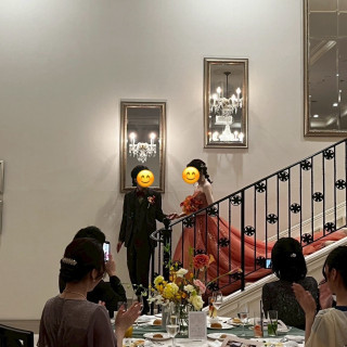 お色直し後の再入場は階段から。