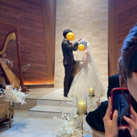 チャペルは木目調であたたかみのある雰囲気でした。