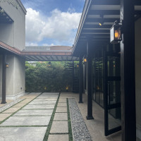 集合写真が撮れるチャペル横広場