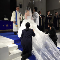 青いからドレスが映える