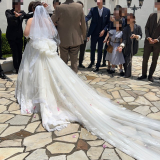フラワーシャワー
階段も長く新郎新婦をじっくり見れます！