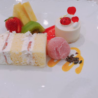 デザートとウェディングケーキ