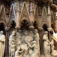 チャペルの説教台の緻密な装飾