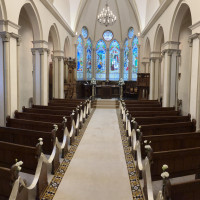 自慢のステンドグラスのあるチャペル