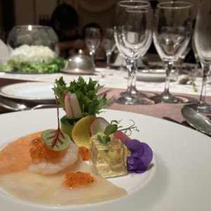 お祝いを彩ったサーモンと真鯛
咲き誇る一皿の製宴|754456さんのグランドニッコー東京 台場の写真(2558178)