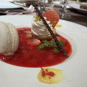 いちごのサントノーレ風
バニラ風味のマカロン|754456さんのグランドニッコー東京 台場の写真(2558174)