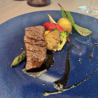 シェフのオープンキッチンで焼いたお肉