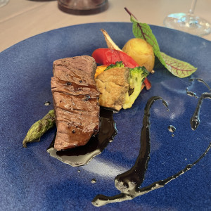 シェフのオープンキッチンで焼いたお肉|754499さんの白金迎賓館 アートグレイスクラブの写真(2472022)